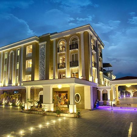 Four Vedas Hotel & Resort Siliguri Ngoại thất bức ảnh
