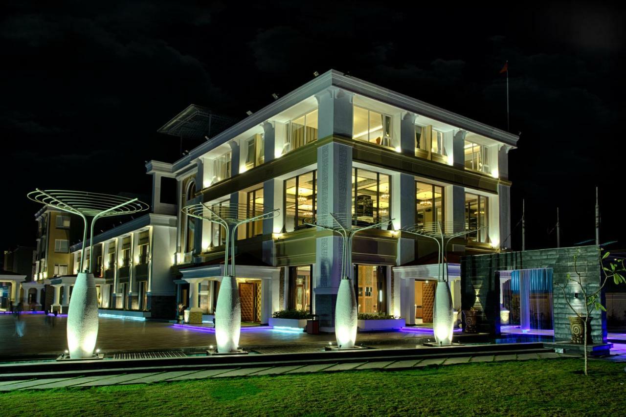 Four Vedas Hotel & Resort Siliguri Ngoại thất bức ảnh