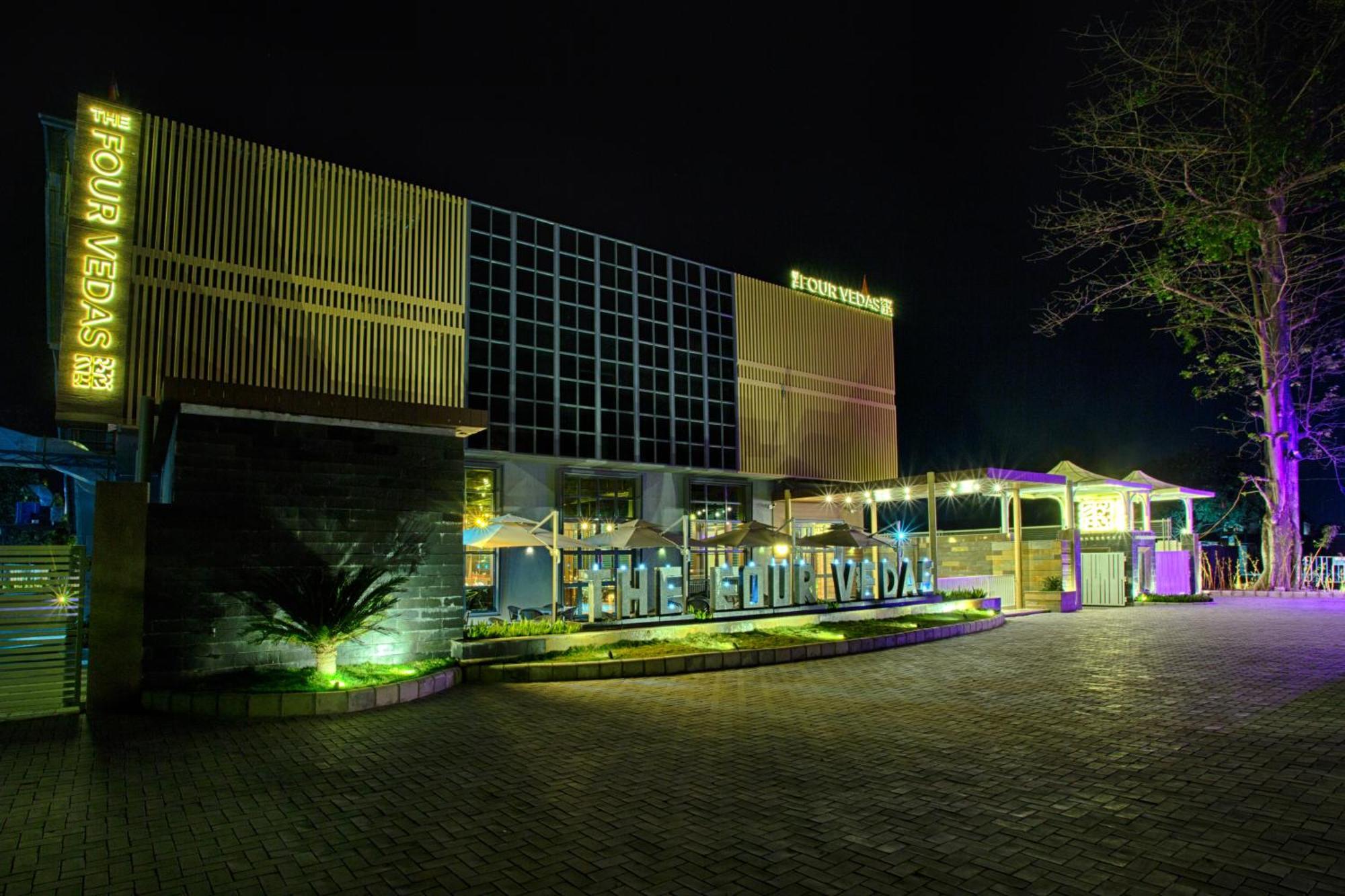 Four Vedas Hotel & Resort Siliguri Ngoại thất bức ảnh